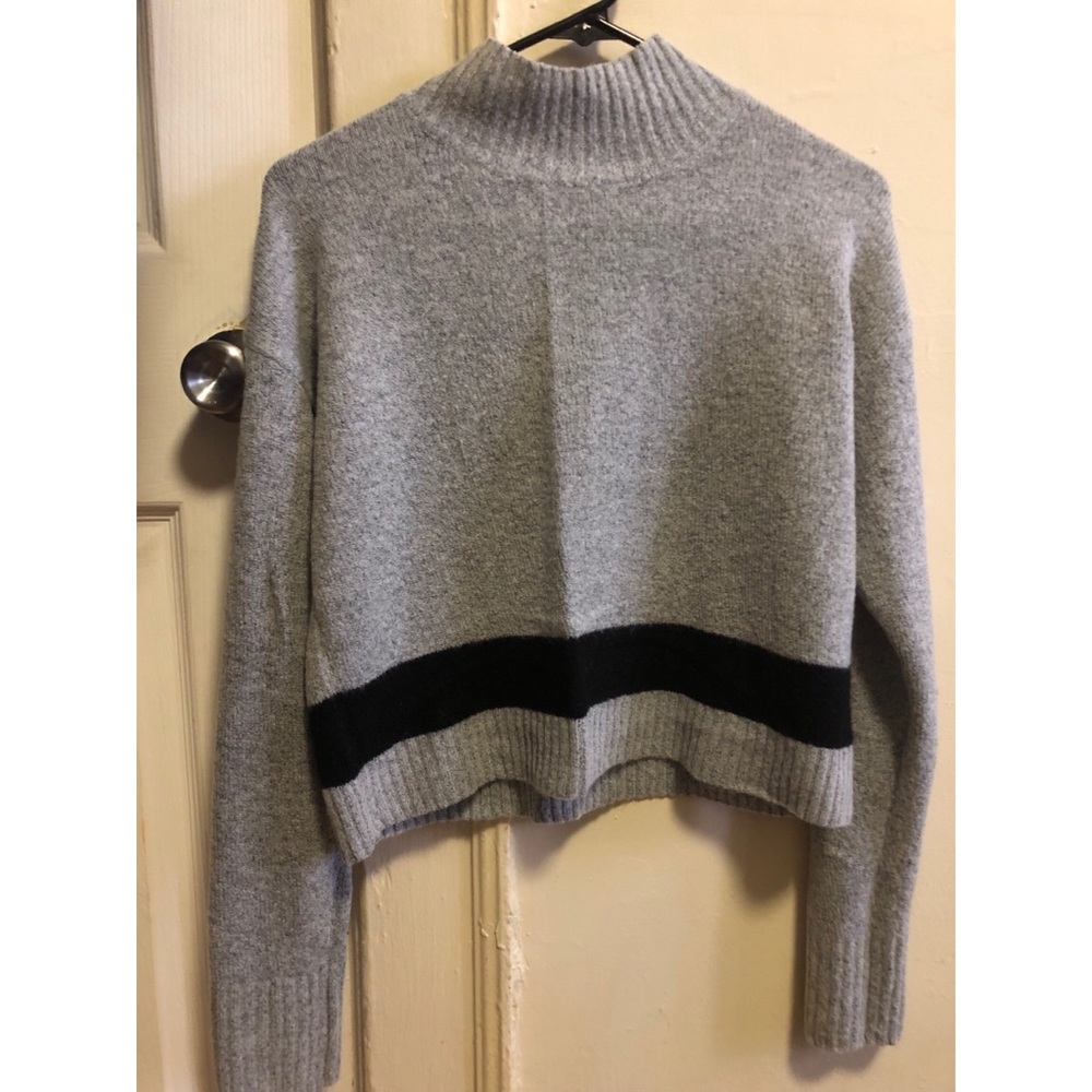gray and black sweater